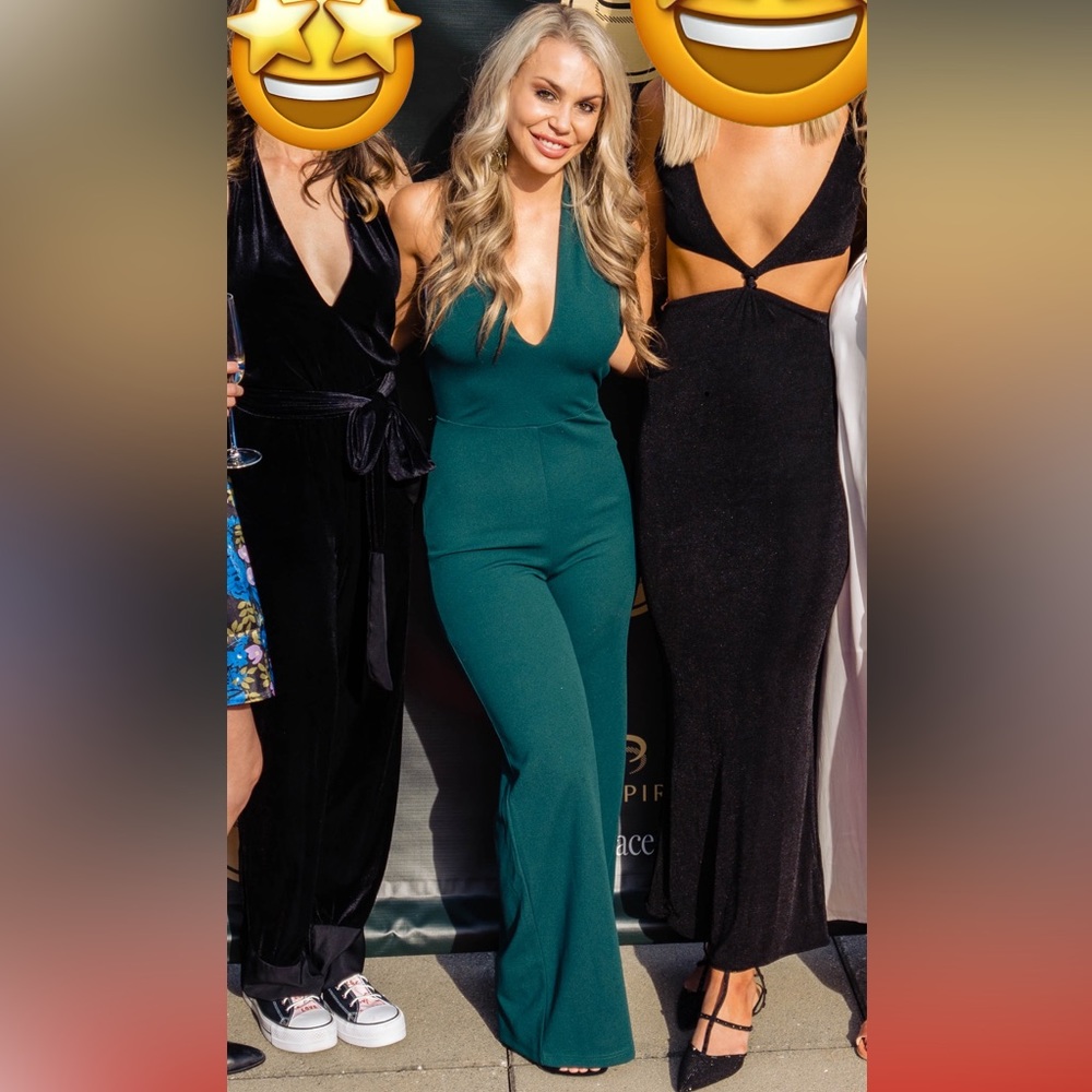 SOLD⭐️Lulu’s Thinking Out Loud Emerald Green Jumpsuit